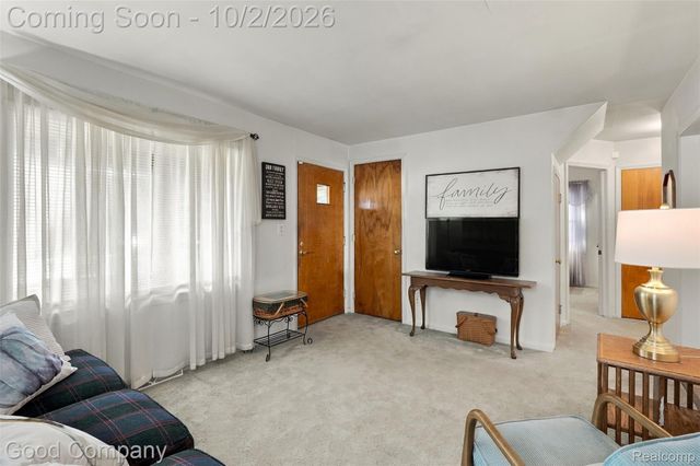 1645 E Evelyn Avenue, Hazel Park, MI 48030