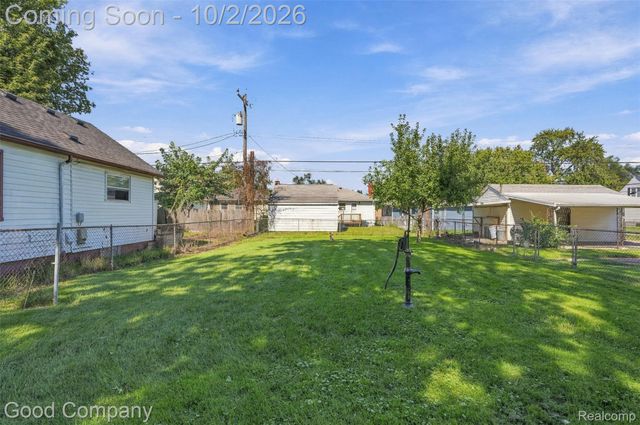 1645 E Evelyn Avenue, Hazel Park, MI 48030