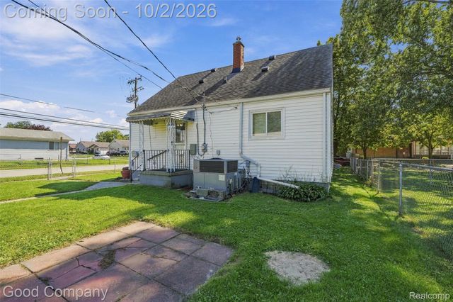 1645 E Evelyn Avenue, Hazel Park, MI 48030