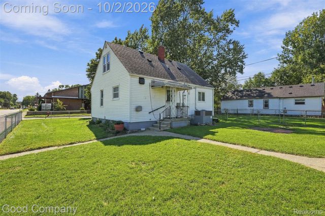 1645 E Evelyn Avenue, Hazel Park, MI 48030