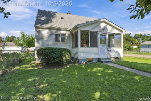 1645 E Evelyn Avenue, Hazel Park, MI 48030