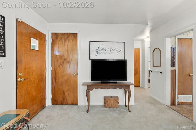 1645 E Evelyn Avenue, Hazel Park, MI 48030