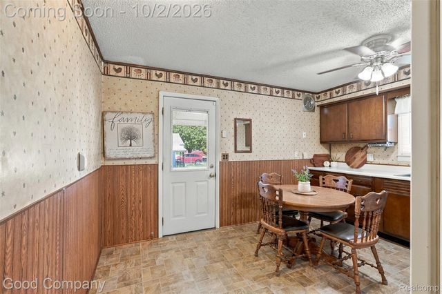 1645 E Evelyn Avenue, Hazel Park, MI 48030