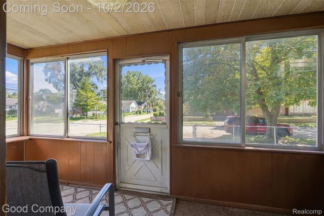 1645 E Evelyn Avenue, Hazel Park, MI 48030