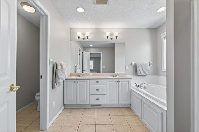 19182 Ismay Court, Lakeville, MN 55044