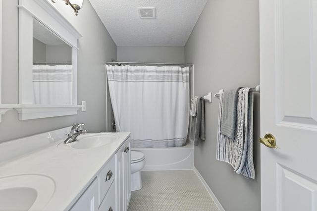 19182 Ismay Court, Lakeville, MN 55044