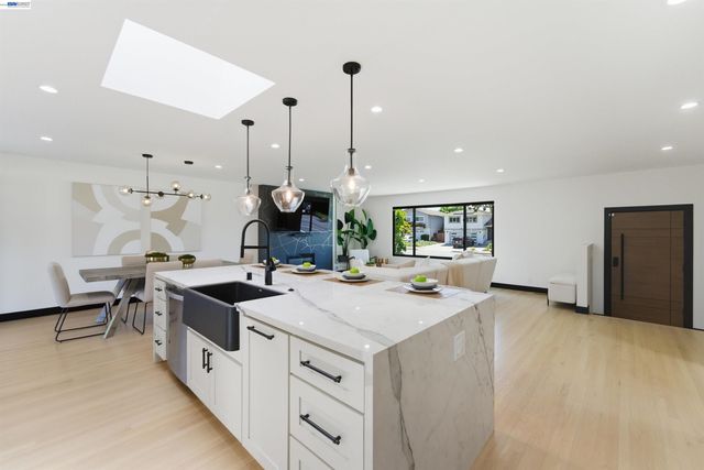 884 S Mary, Sunnyvale, CA 94087