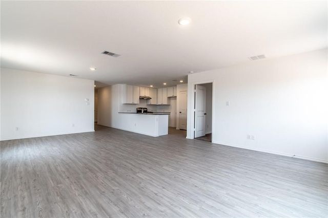 2302 Medusa Dr, Portland, TX 78374