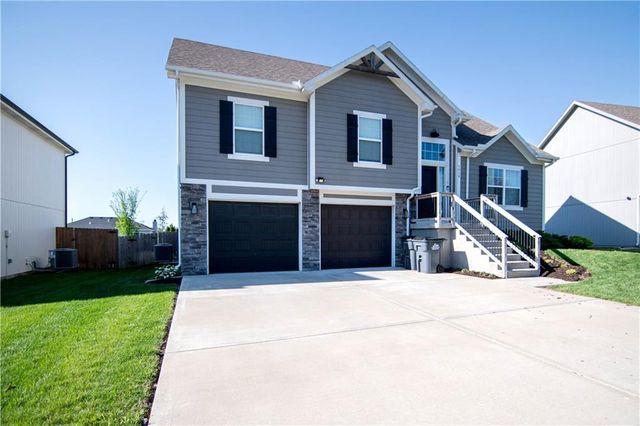 3919 Valley Forge Drive, Blue Springs, MO 64014