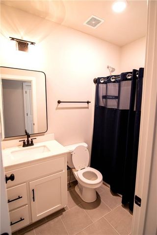 3919 Valley Forge Drive, Blue Springs, MO 64014