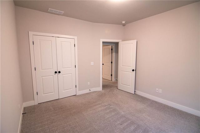 3919 Valley Forge Drive, Blue Springs, MO 64014