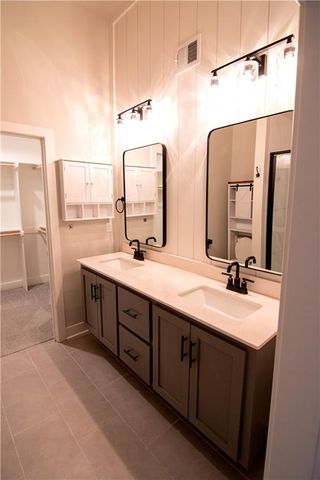 3919 Valley Forge Drive, Blue Springs, MO 64014