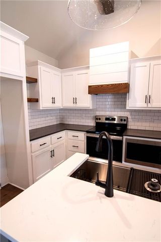 3919 Valley Forge Drive, Blue Springs, MO 64014
