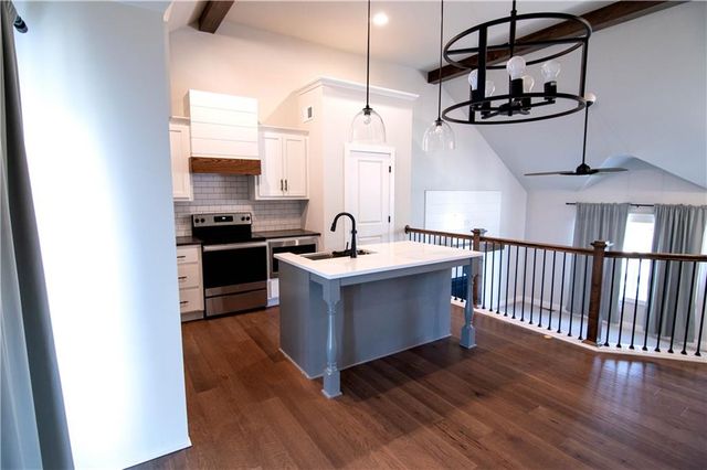 3919 Valley Forge Drive, Blue Springs, MO 64014