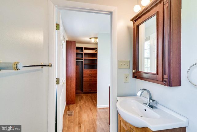 10507 CAVALCADE ST, Great Falls, VA 22066