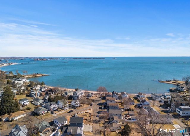 9 4th Avenue, Branford, CT 06405