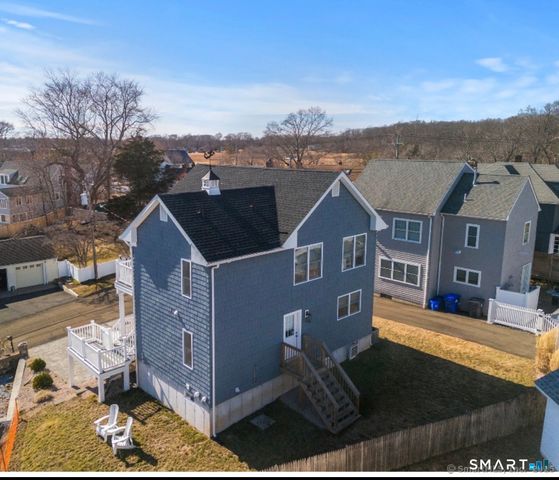 9 4th Avenue, Branford, CT 06405