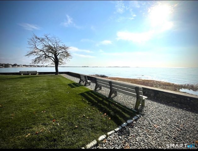 9 4th Avenue, Branford, CT 06405