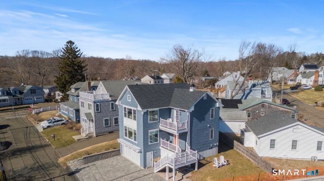 9 4th Avenue, Branford, CT 06405