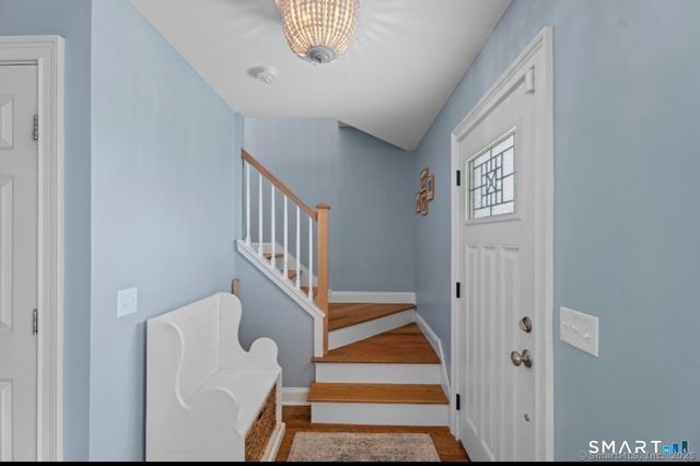 9 4th Avenue, Branford, CT 06405