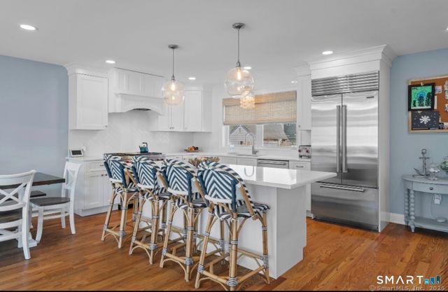 9 4th Avenue, Branford, CT 06405