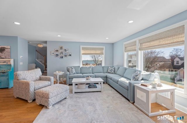 9 4th Avenue, Branford, CT 06405