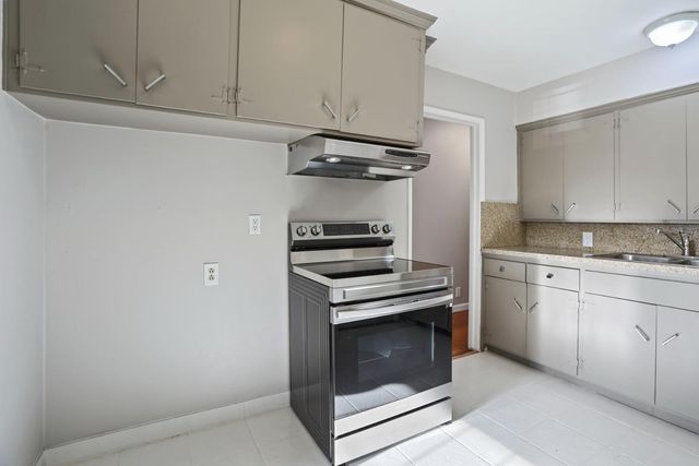 2966 W Euclid Ave, Stockton, CA 95204