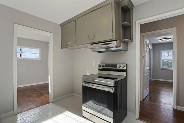 2966 W Euclid Ave, Stockton, CA 95204