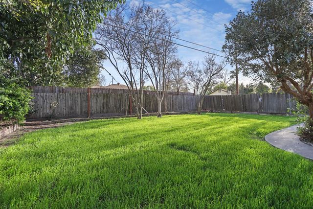 2966 W Euclid Ave, Stockton, CA 95204