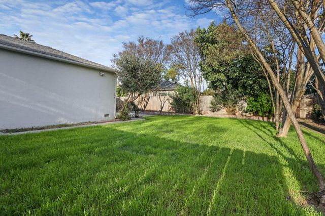 2966 W Euclid Ave, Stockton, CA 95204