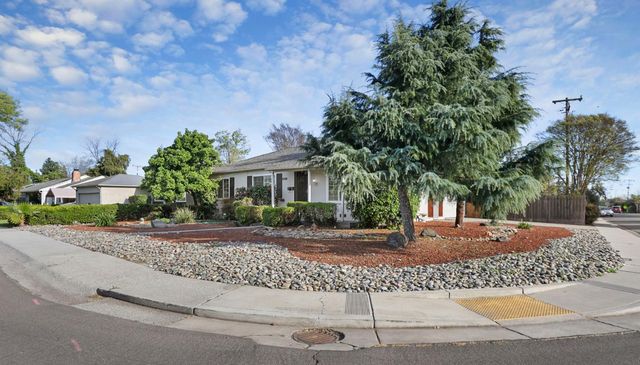 2966 W Euclid Ave, Stockton, CA 95204