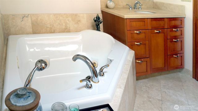 16518 NE 2nd Place, Bellevue, WA 98008
