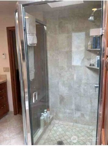16518 NE 2nd Place, Bellevue, WA 98008