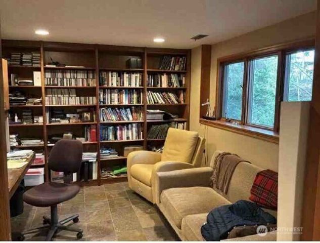 16518 NE 2nd Place, Bellevue, WA 98008