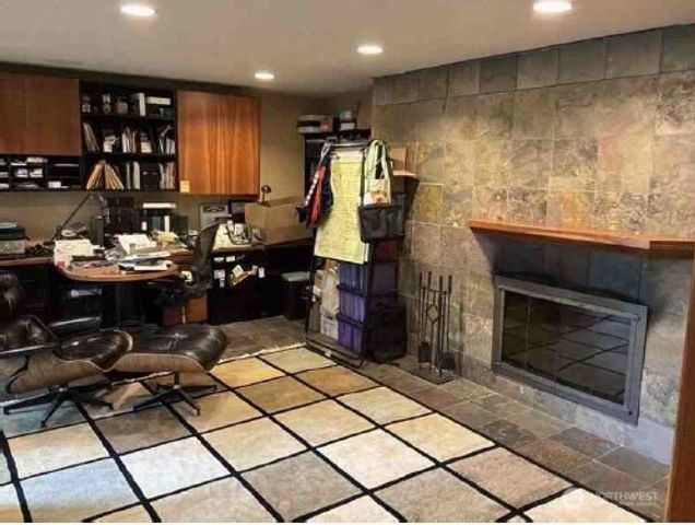 16518 NE 2nd Place, Bellevue, WA 98008