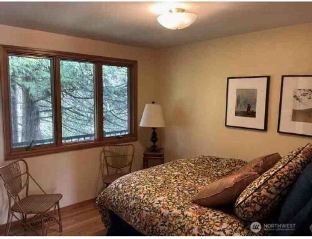 16518 NE 2nd Place, Bellevue, WA 98008