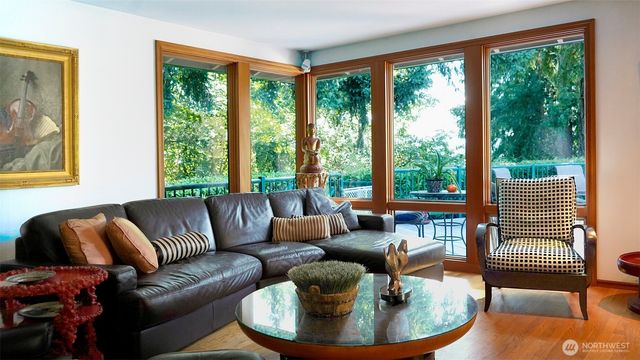 16518 NE 2nd Place, Bellevue, WA 98008