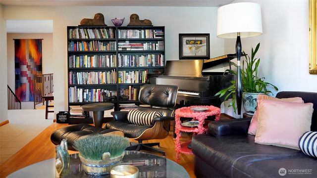 16518 NE 2nd Place, Bellevue, WA 98008