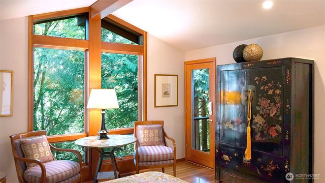 16518 NE 2nd Place, Bellevue, WA 98008