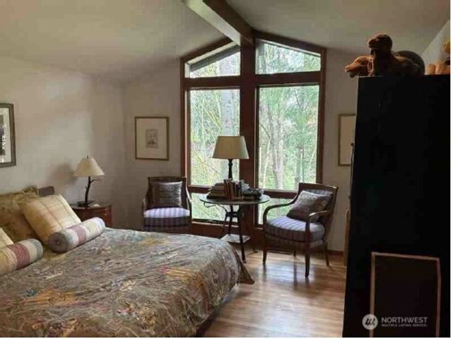 16518 NE 2nd Place, Bellevue, WA 98008