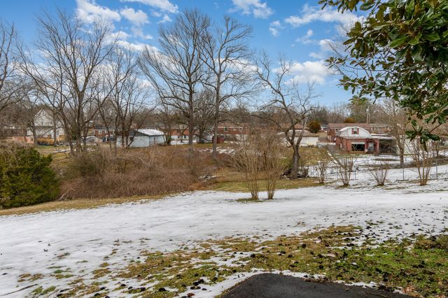 2702 Nodyne Dr, Nashville, TN 37214