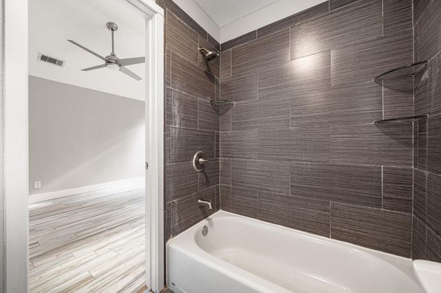 4902 Moody Reef Drive, Bacliff, TX 77518