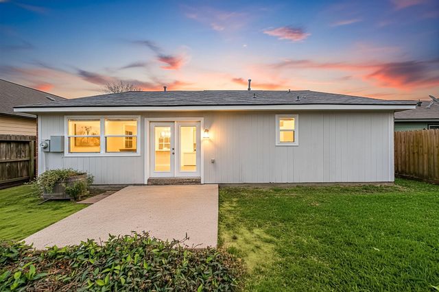 4902 Moody Reef Drive, Bacliff, TX 77518