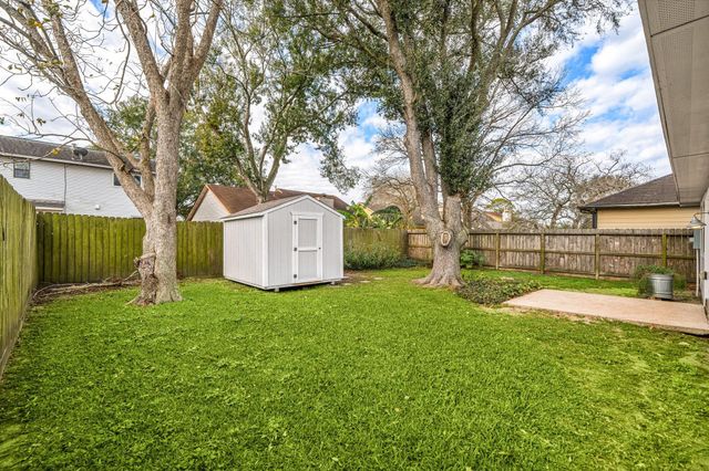 4902 Moody Reef Drive, Bacliff, TX 77518