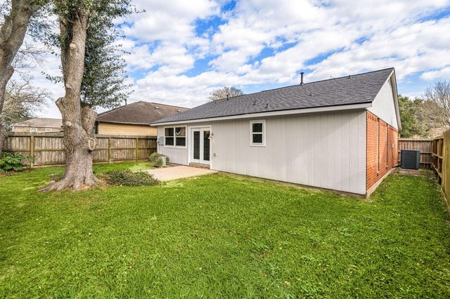 4902 Moody Reef Drive, Bacliff, TX 77518