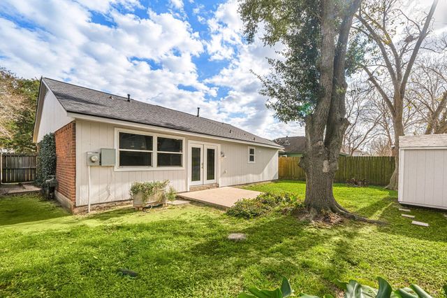 4902 Moody Reef Drive, Bacliff, TX 77518