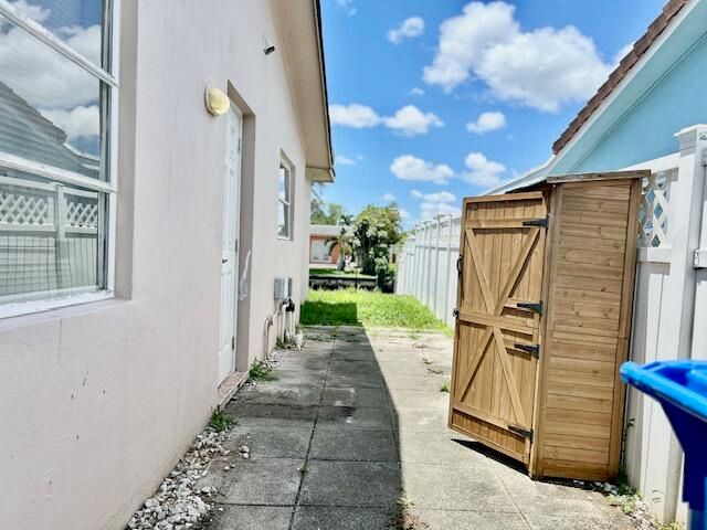 1912 NW 38th Street, Oakland Park, FL 33309