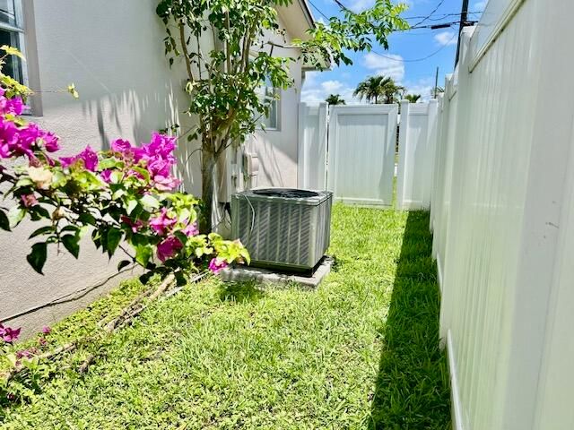 1912 NW 38th Street, Oakland Park, FL 33309