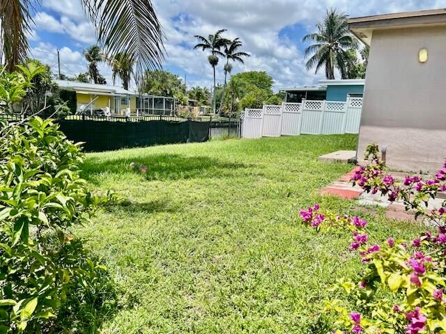 1912 NW 38th Street, Oakland Park, FL 33309