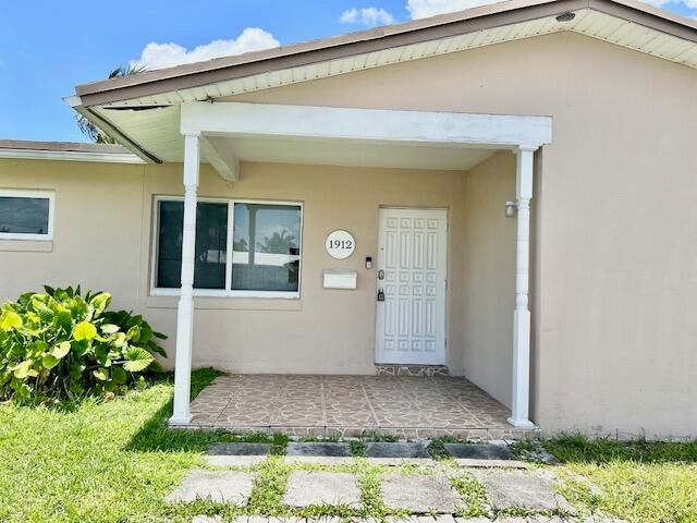 1912 NW 38th Street, Oakland Park, FL 33309